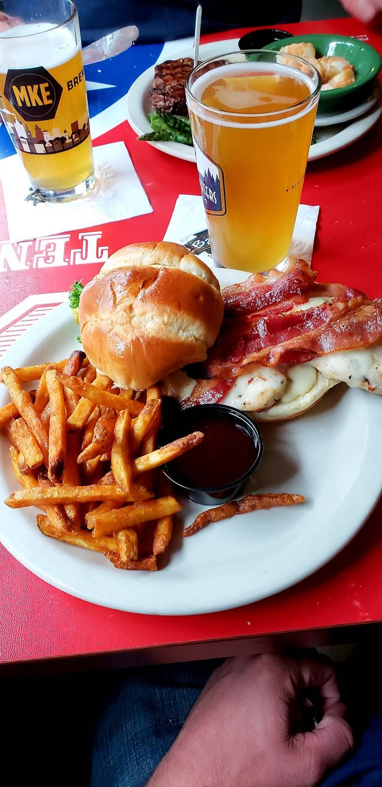 Backyard Grill-Bar | restaurant | 838 E Johnson St, Fond du Lac, WI 54935, USA | 9209249400 OR +1 920-924-9400