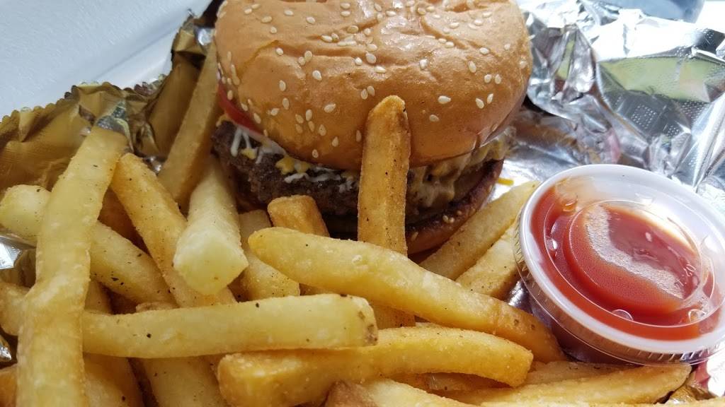 Fatboys | restaurant | 1110 Avenue M, Huntsville, TX 77340, USA | 9365775077 OR +1 936-577-5077