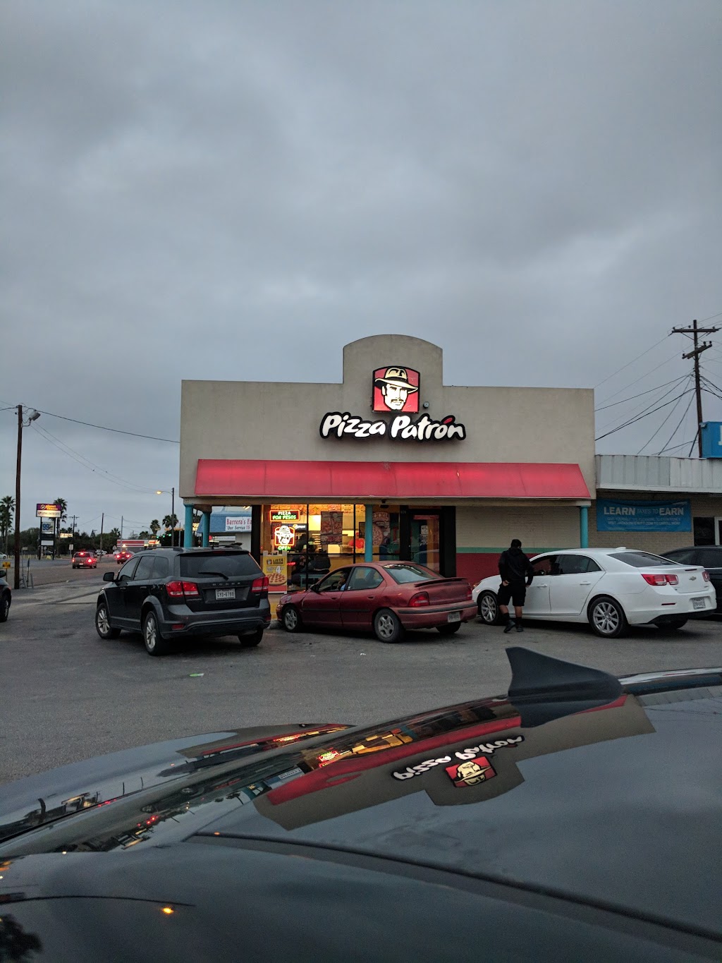 Pizza Patrón North 13th Street | meal delivery | 806 N 13th St, Harlingen, TX 78550, USA | 9563654213 OR +1 956-365-4213