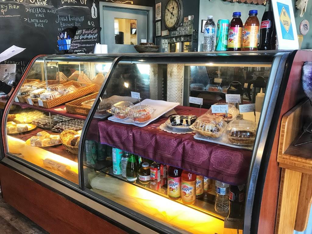 Traveler Café | restaurant | 1070 E Front St, Ventura, CA 93001, USA | 8056678229 OR +1 805-667-8229