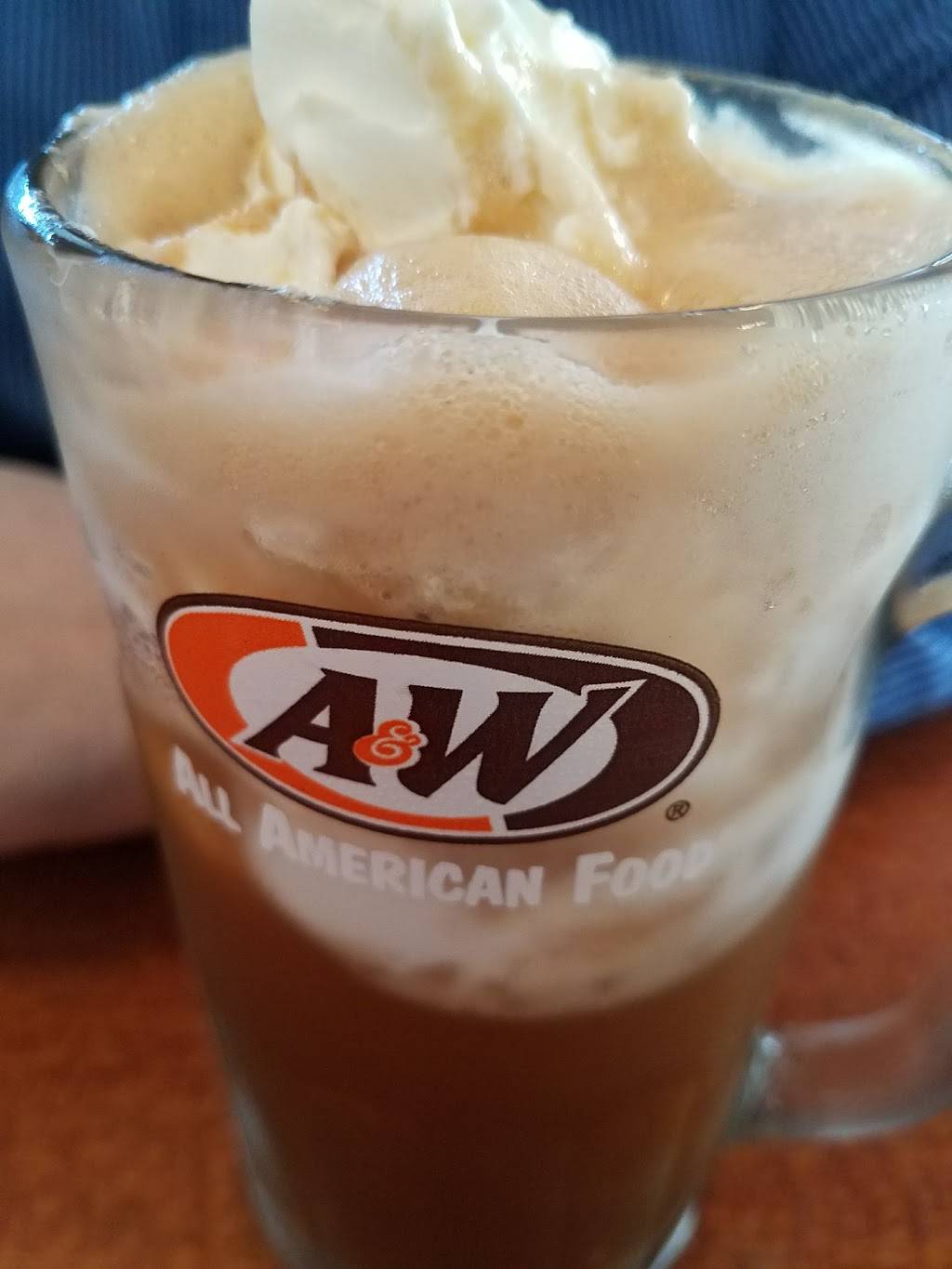 A&W Restaurant | restaurant | 2611 S Mooney Blvd, Visalia, CA 93277, USA | 5597334445 OR +1 559-733-4445