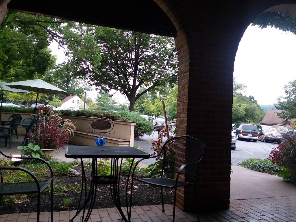 J Rs Pizzeria | restaurant | 24 Village Center Dr, Reading, PA 19607, USA | 6107754440 OR +1 610-775-4440