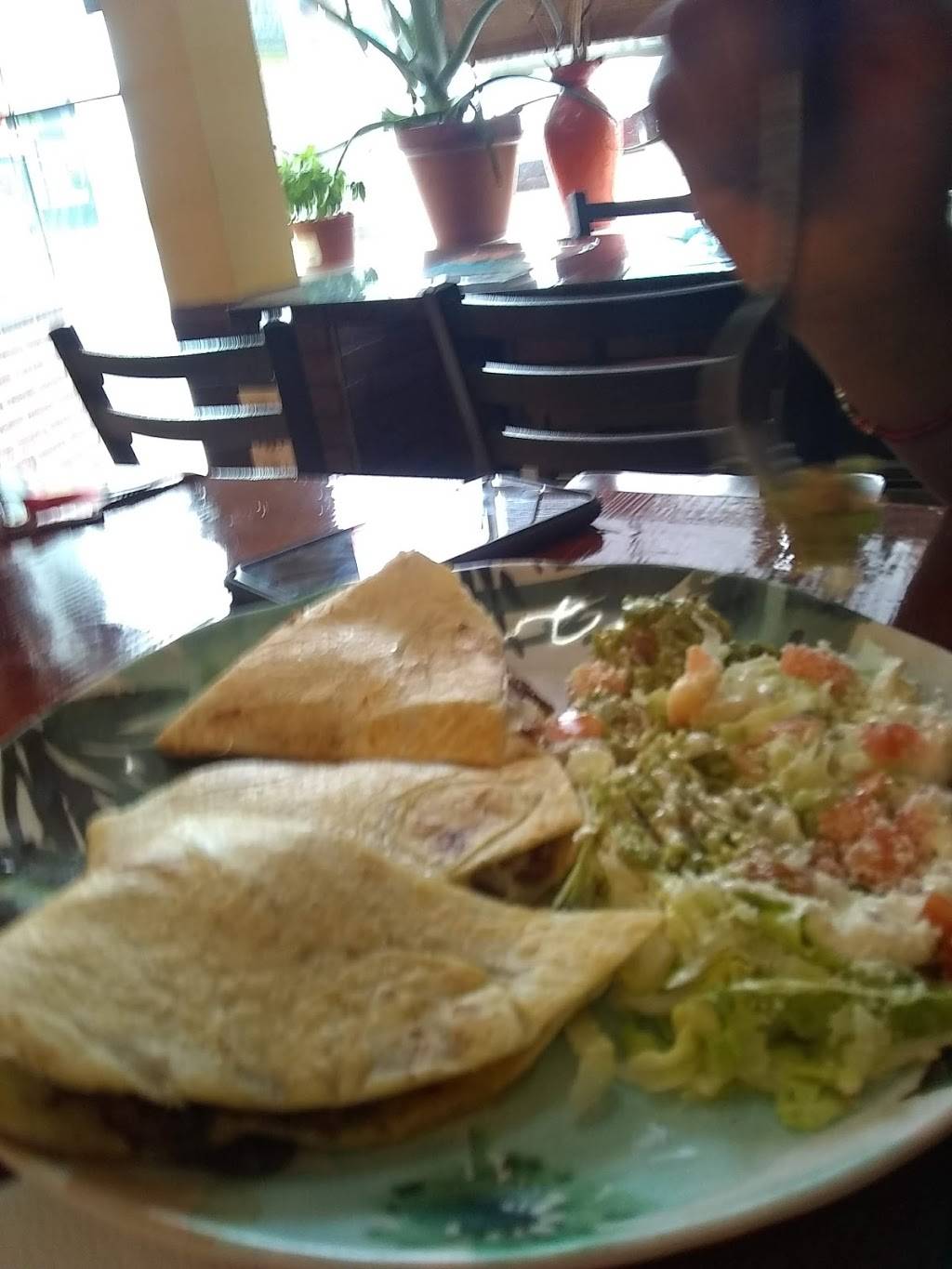 Los Tres Amigo Taqueria Inc | restaurant | 735 Dexter St, Central Falls, RI 02863, USA | 4017253331 OR +1 401-725-3331