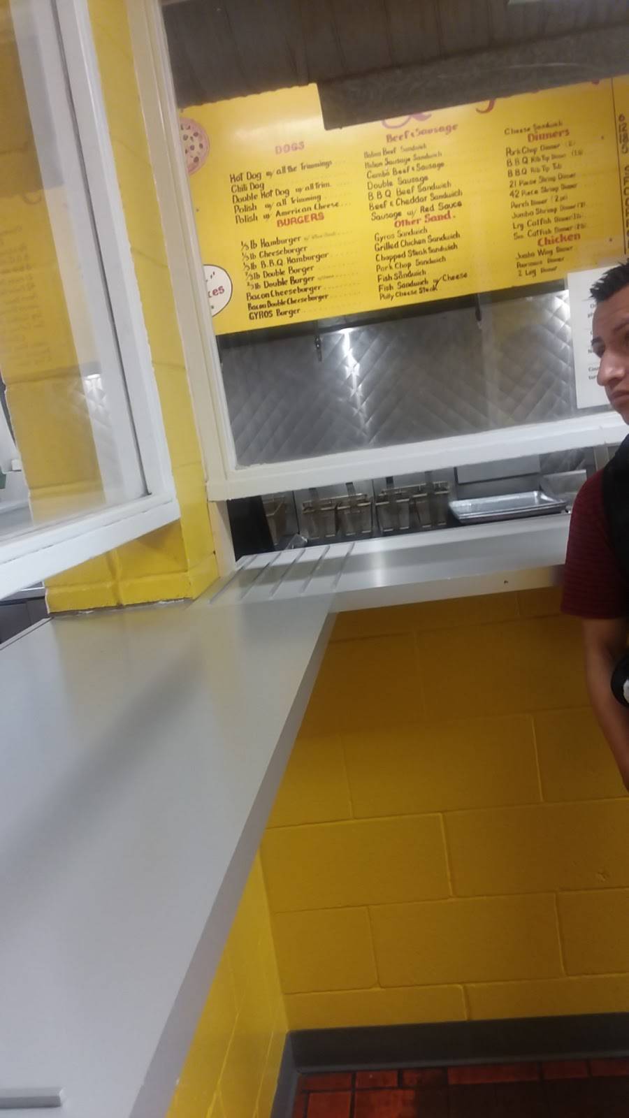 Luigis Pizza | restaurant | 4212 W Madison St, Chicago, IL 60624, USA | 7737220109 OR +1 773-722-0109