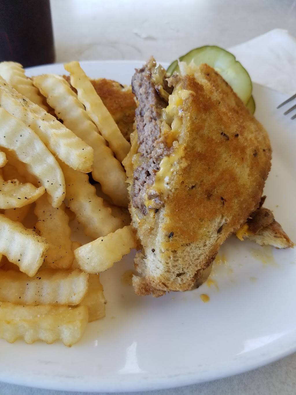 Gulfport Family Restaurant | restaurant | 2025 49th St S, Gulfport, FL 33707, USA | 7273212628 OR +1 727-321-2628