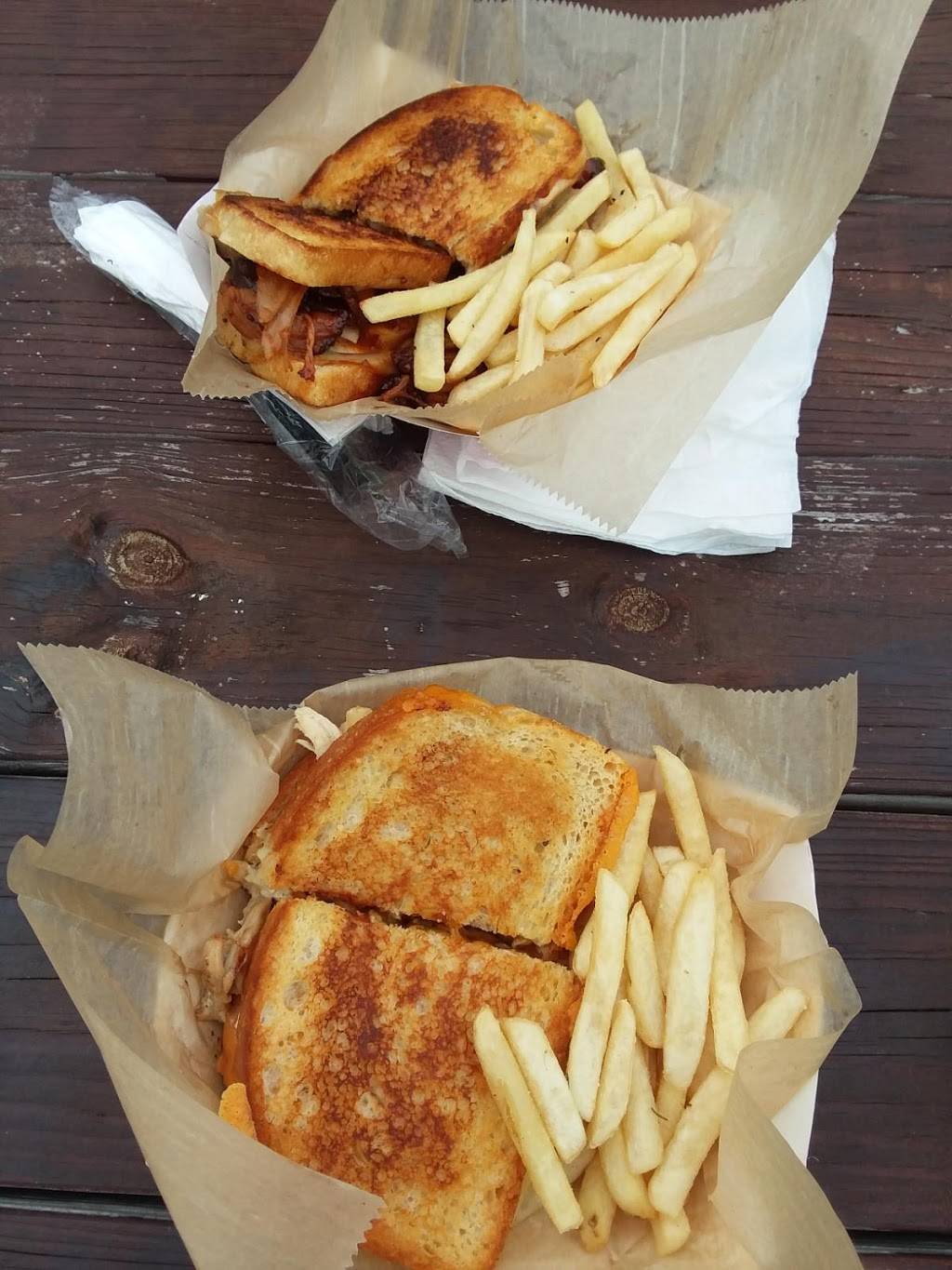 Knight & Day Sandwich Pub | restaurant | 838 Lima Rd, Kendallville, IN 46755, USA | 2602424633 OR +1 260-242-4633