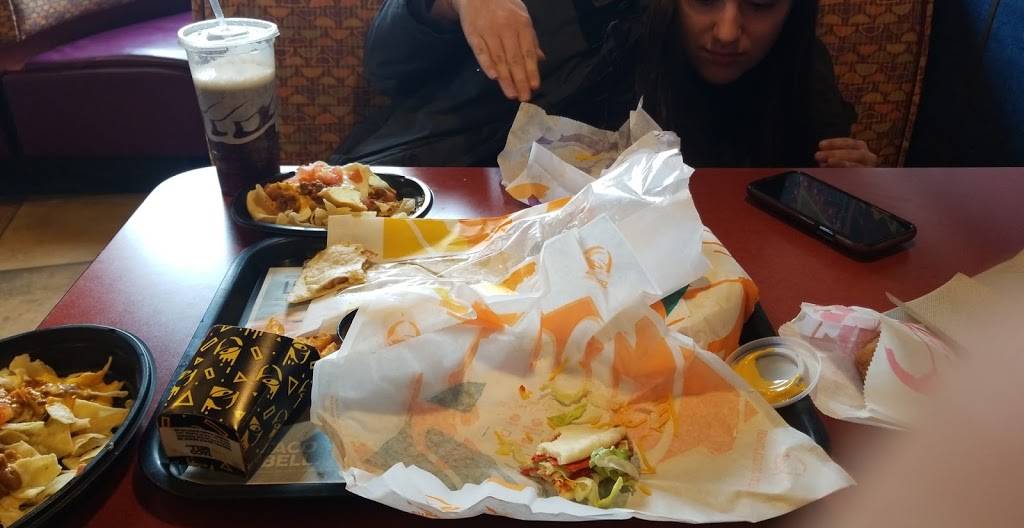 Taco Bell | meal takeaway | 250 S Foster Dr, Saukville, WI 53080, USA | 2622686997 OR +1 262-268-6997