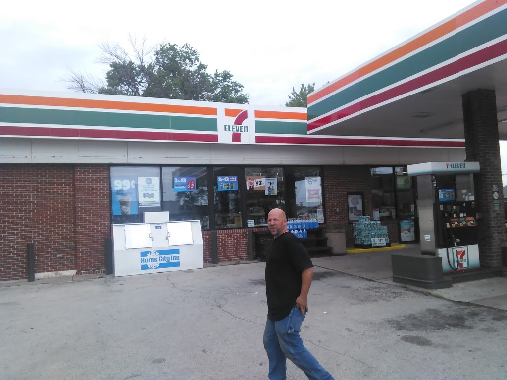 7-Eleven | bakery | 7700 W 95th St, Hickory Hills, IL 60457, USA | 7084300018 OR +1 708-430-0018