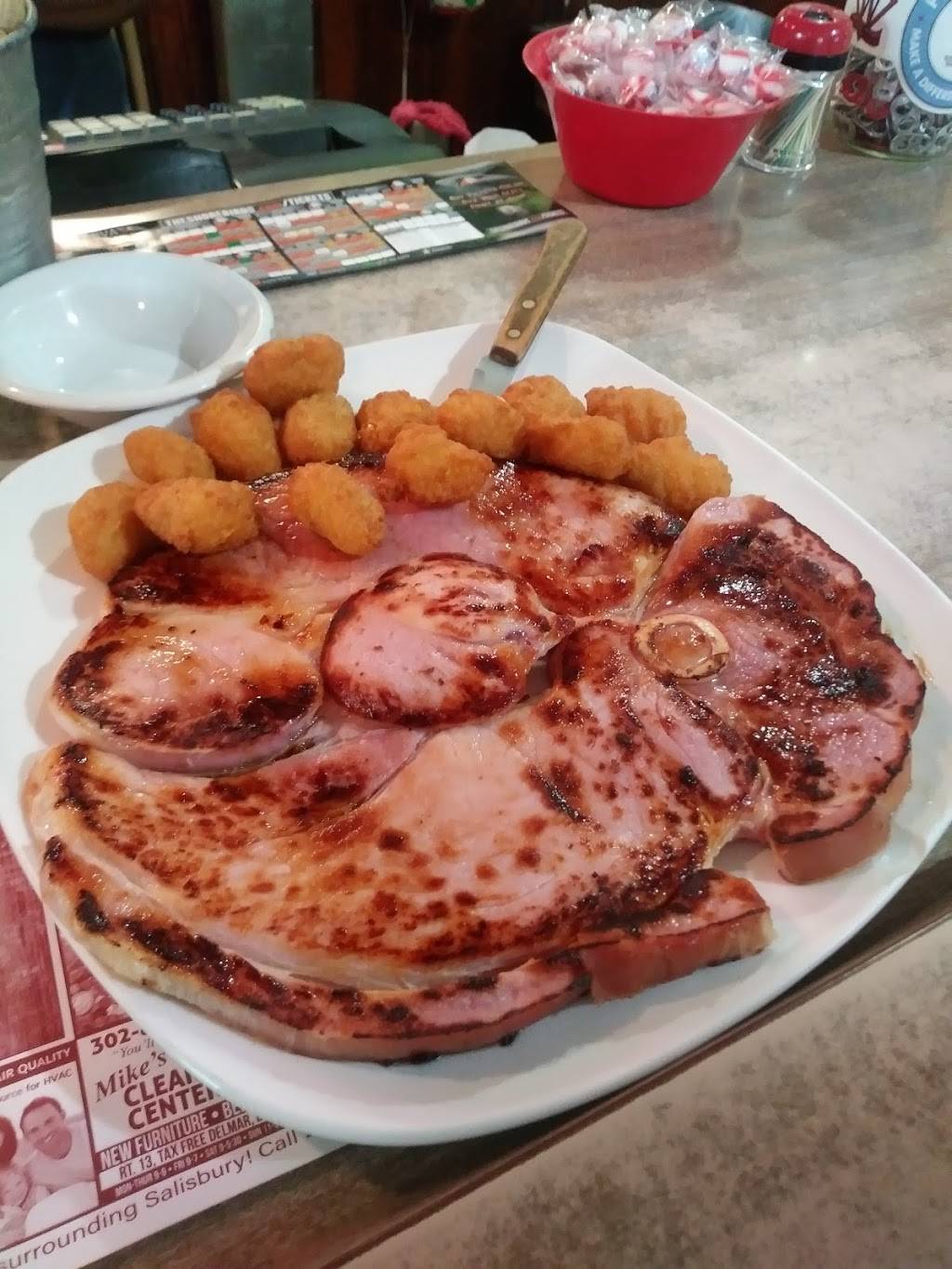 Village Inn | restaurant | 32263 Old Ocean City Rd, Parsonsburg, MD 21849, USA | 4107422935 OR +1 410-742-2935