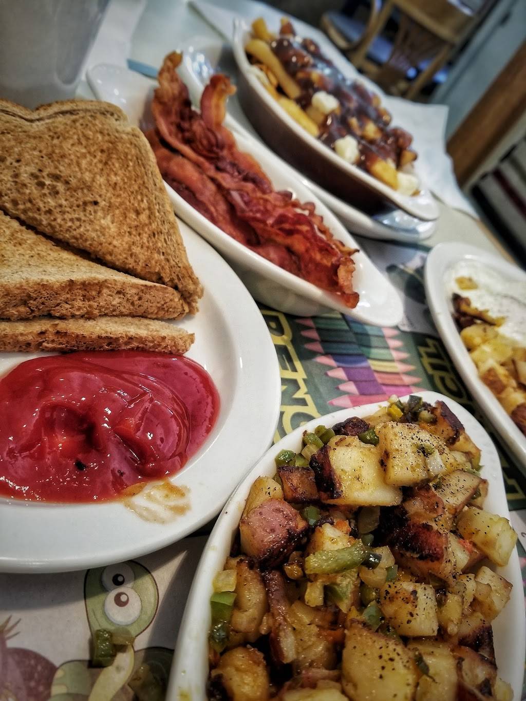 Chez Ben Diner | restaurant | 927 Center St, Manchester, CT 06040, USA | 8606494011 OR +1 860-649-4011