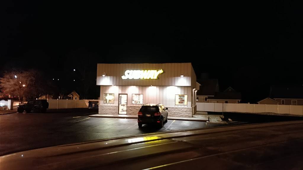 Subway | restaurant | 112 N Oak St, Williamsville, IL 62693, USA | 2175664324 OR +1 217-566-4324