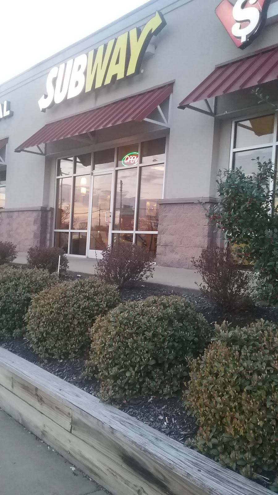 Subway | restaurant | 5126 Summer Ave, Memphis, TN 38122, USA | 9017297893 OR +1 901-729-7893