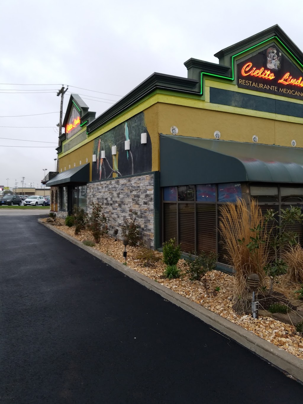 Cielito Lindo | restaurant | 3530 S Campbell Ave, Springfield, MO 65807, USA | 4178867676 OR +1 417-886-7676