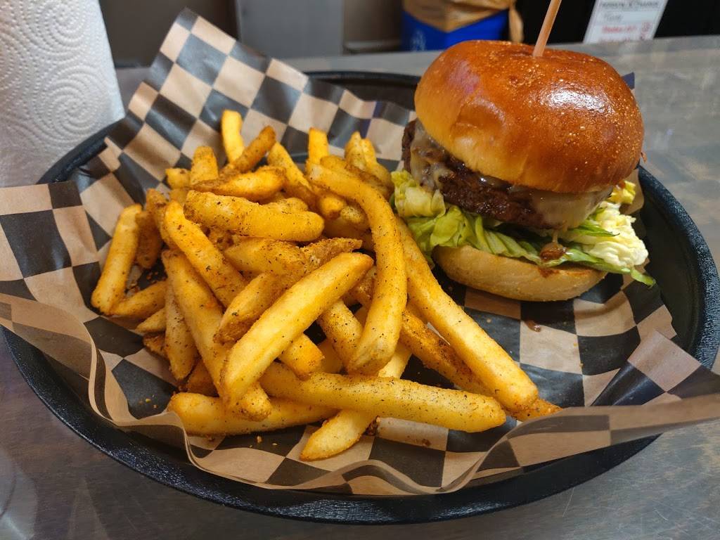 Raised on Country burgers n grill | restaurant | 2217 University Blvd, Tuscaloosa, AL 35401, USA | 2057645405 OR +1 205-764-5405