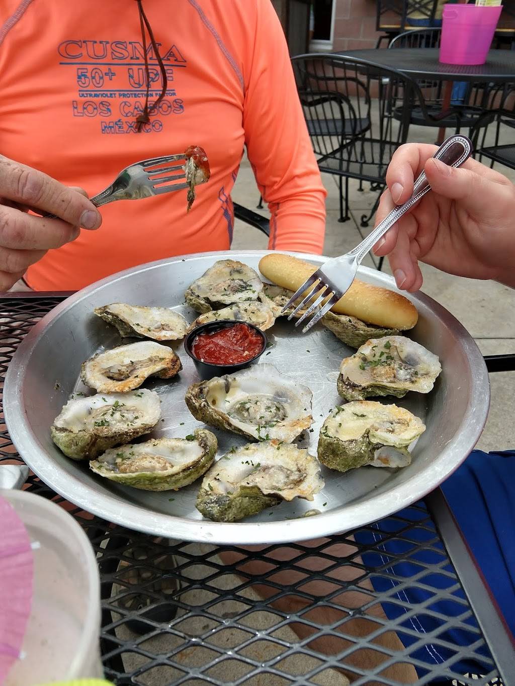 Go Fish Marina Bar & Grill | restaurant | 411 River Dr, Princeton, IA 52768, USA | 5632893908 OR +1 563-289-3908