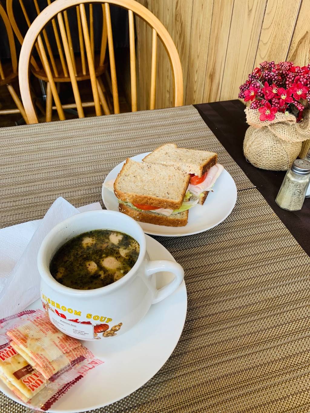 Country Kitchen Restaurant | restaurant | 1520 Trinity Dr, Mississauga, ON L5T 1L6, Canada | 9056705362 OR +1 905-670-5362