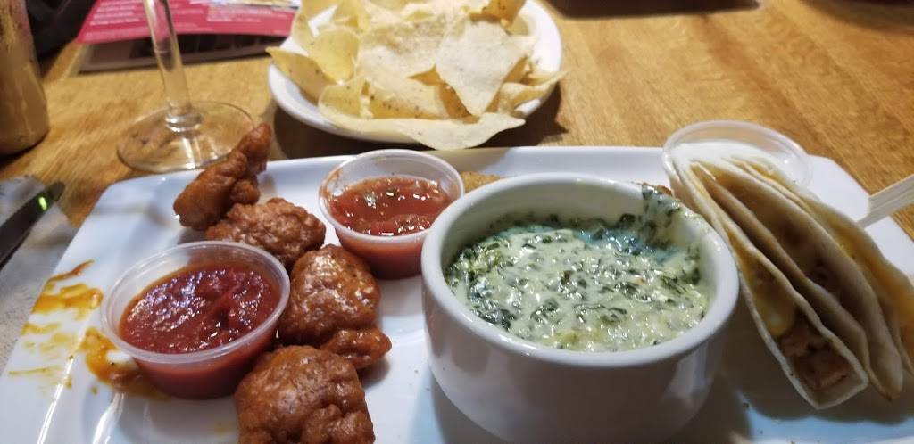 Applebees Grill + Bar | restaurant | 2521 S Green Bay Rd, Racine, WI 53406, USA | 2625540905 OR +1 262-554-0905