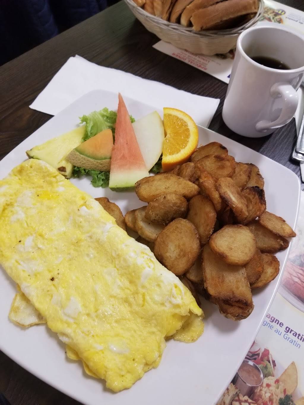 Déjeuner Mickael | restaurant | 2101 Av Dollard, LaSalle, QC H8N 1S2, Canada | 5143652020 OR +1 514-365-2020