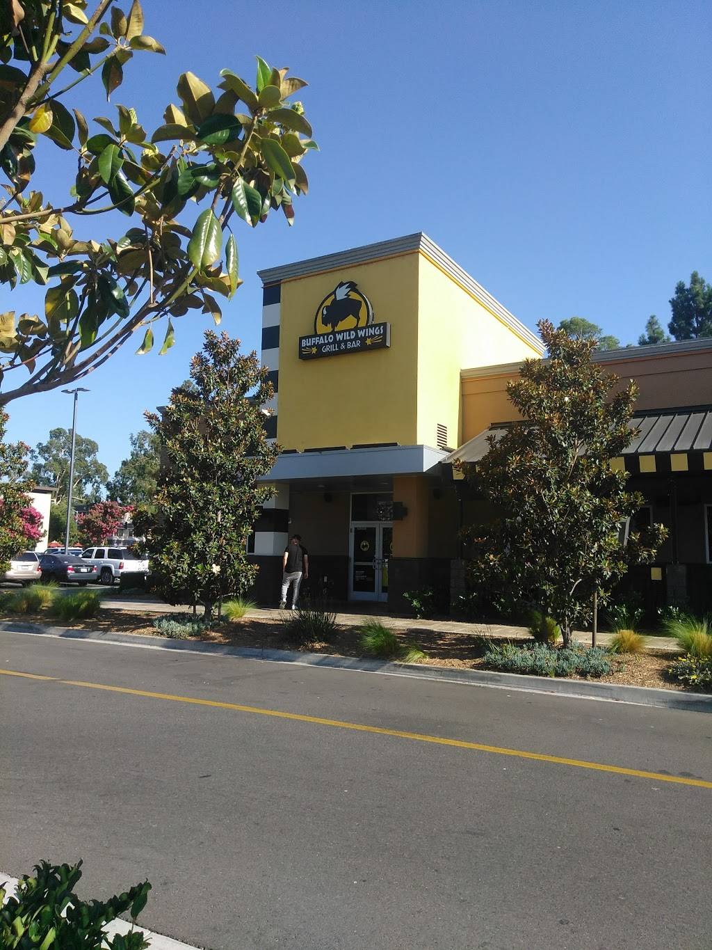 Buffalo Wild Wings | restaurant | 11255 E, 183rd St, Cerritos, CA 90703, USA | 5628659464 OR +1 562-865-9464