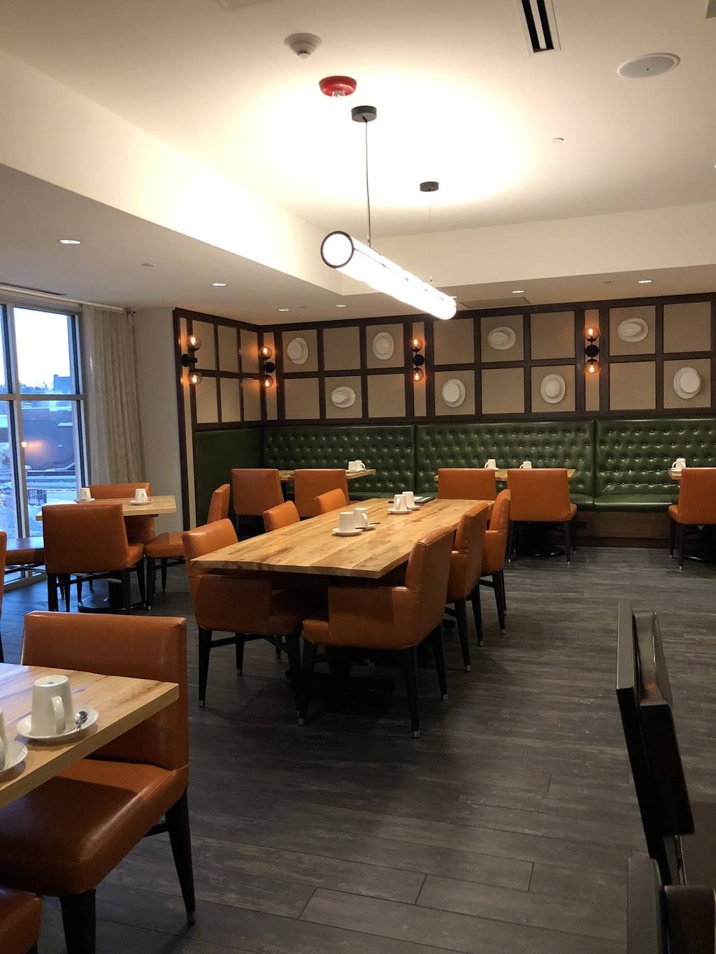 Plank Bar & Kitchen | restaurant | 120 Water St, Naperville, IL 60540, USA | 3314015500 OR +1 331-401-5500