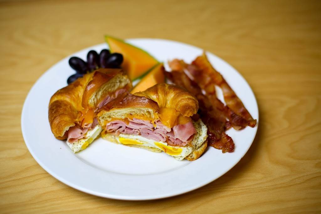 Pickles Deli | restaurant | 200 N Broadway #110, St. Louis, MO 63102, USA | 3142412255 OR +1 314-241-2255