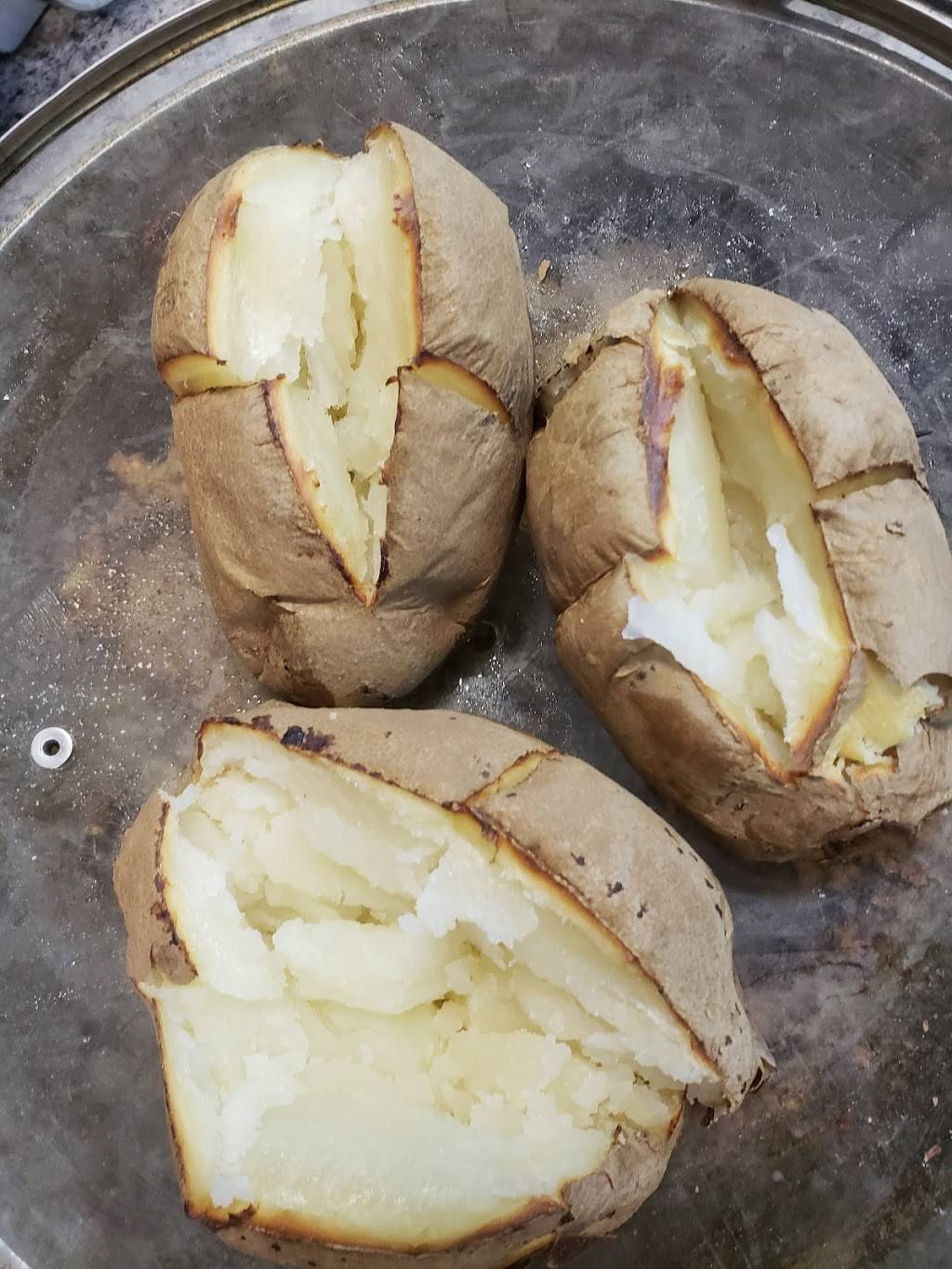 mama Ds calabash kitchen | restaurant | 3707 Broadway Ave, Riviera Beach, FL 33404, USA | 5618028194 OR +1 561-802-8194