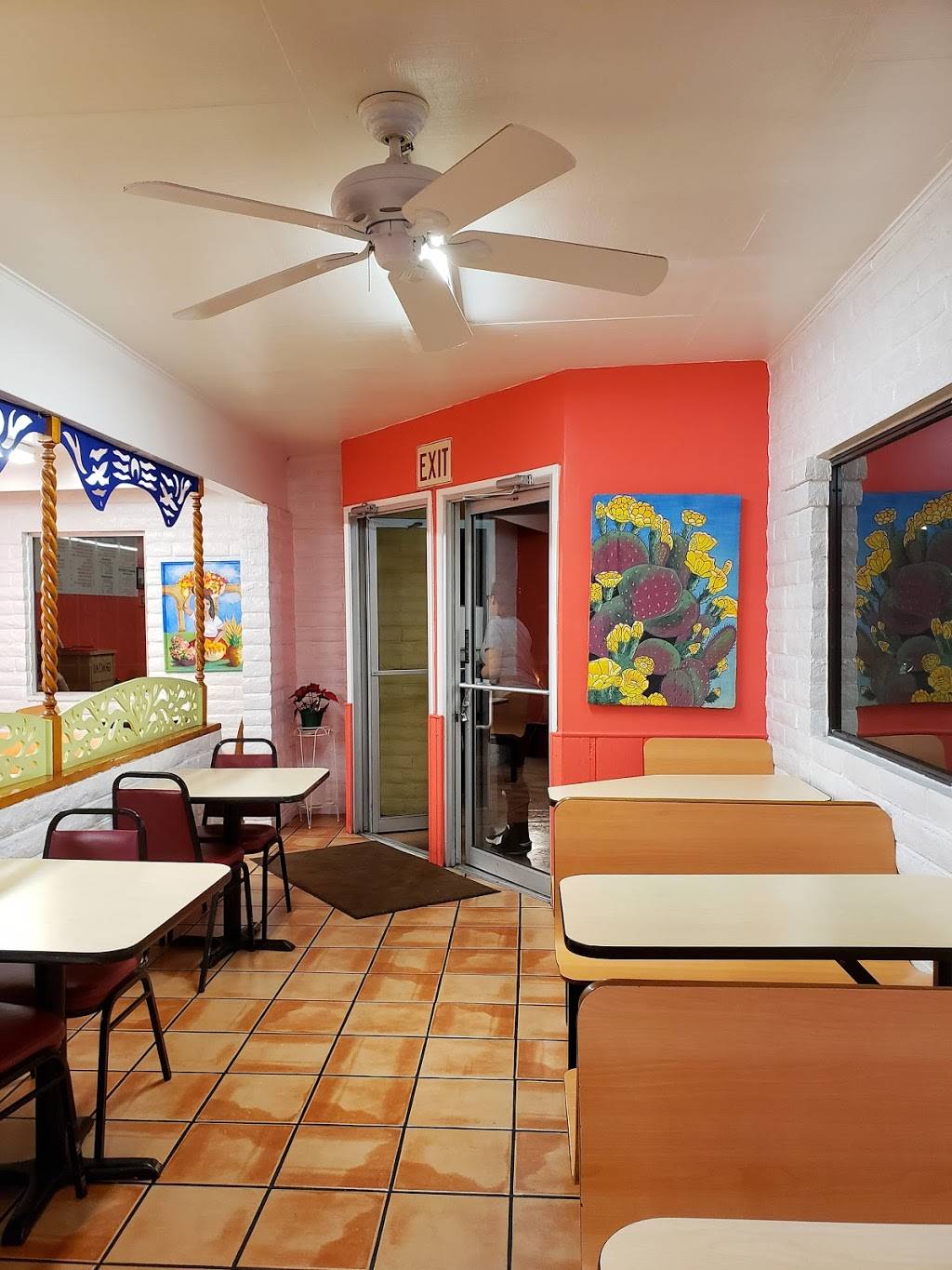 Pacos Mexican Food | restaurant | 5563 E Grant Rd, Tucson, AZ 85712, USA | 5207335935 OR +1 520-733-5935