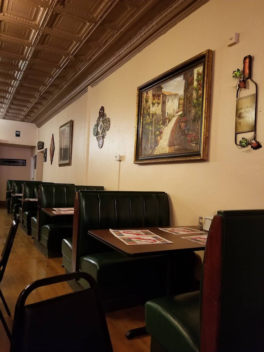 Renos | restaurant | 518 N Side Square, Carlinville, IL 62626, USA | 2178546655 OR +1 217-854-6655