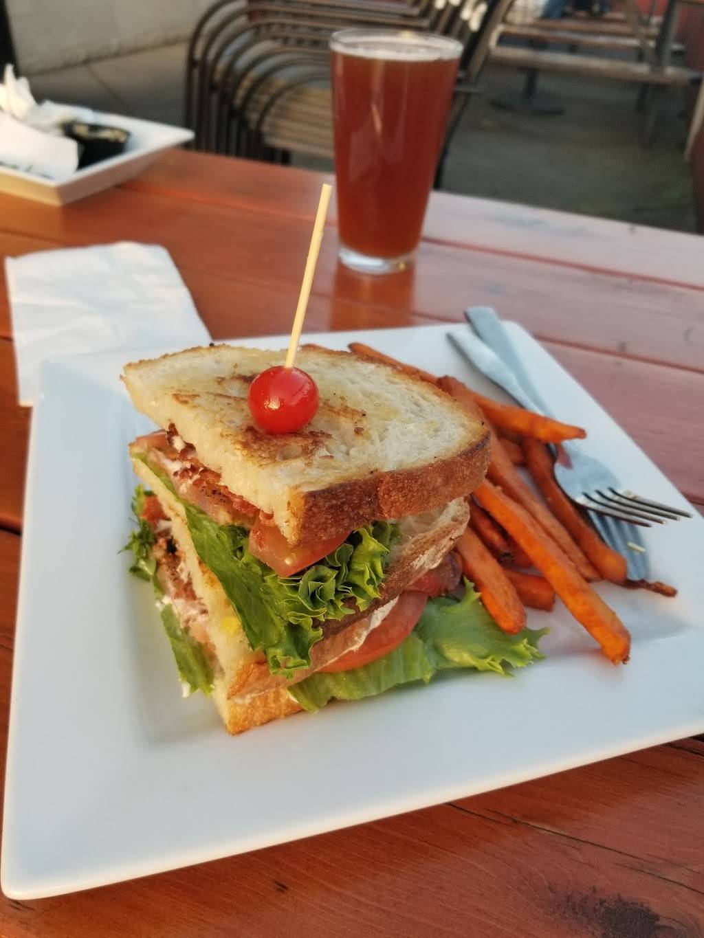 Crave Grille | restaurant | 13025 NE Fourth Plain Blvd #104, Vancouver, WA 98682, USA | 3602562001 OR +1 360-256-2001