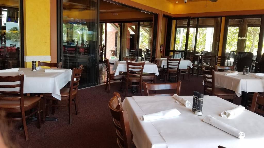 Rumrunners | restaurant | 5848 Cape Harbour Dr, Cape Coral, FL 33914, USA | 2395420200 OR +1 239-542-0200