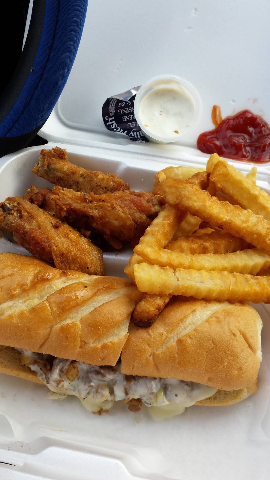 Family Wings & Philly | restaurant | 2754 Cumberland Blvd SE, Smyrna, GA 30080, USA | 6782392093 OR +1 678-239-2093