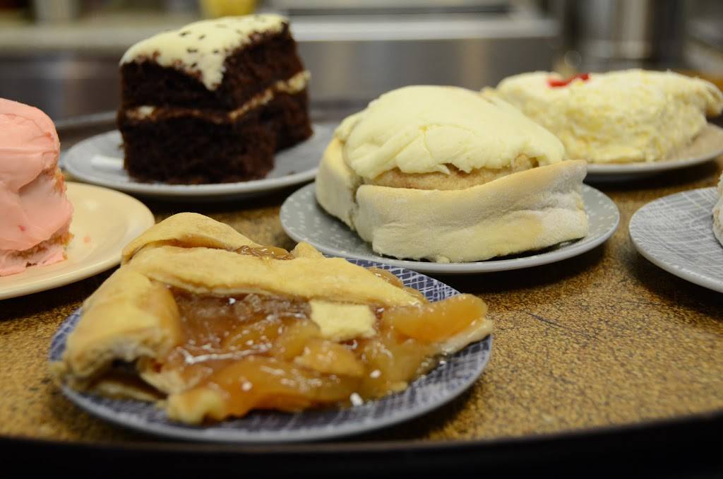 Missys Corner Cafe | restaurant | 2111 Court St, Pekin, IL 61554, USA | 3093464456 OR +1 309-346-4456