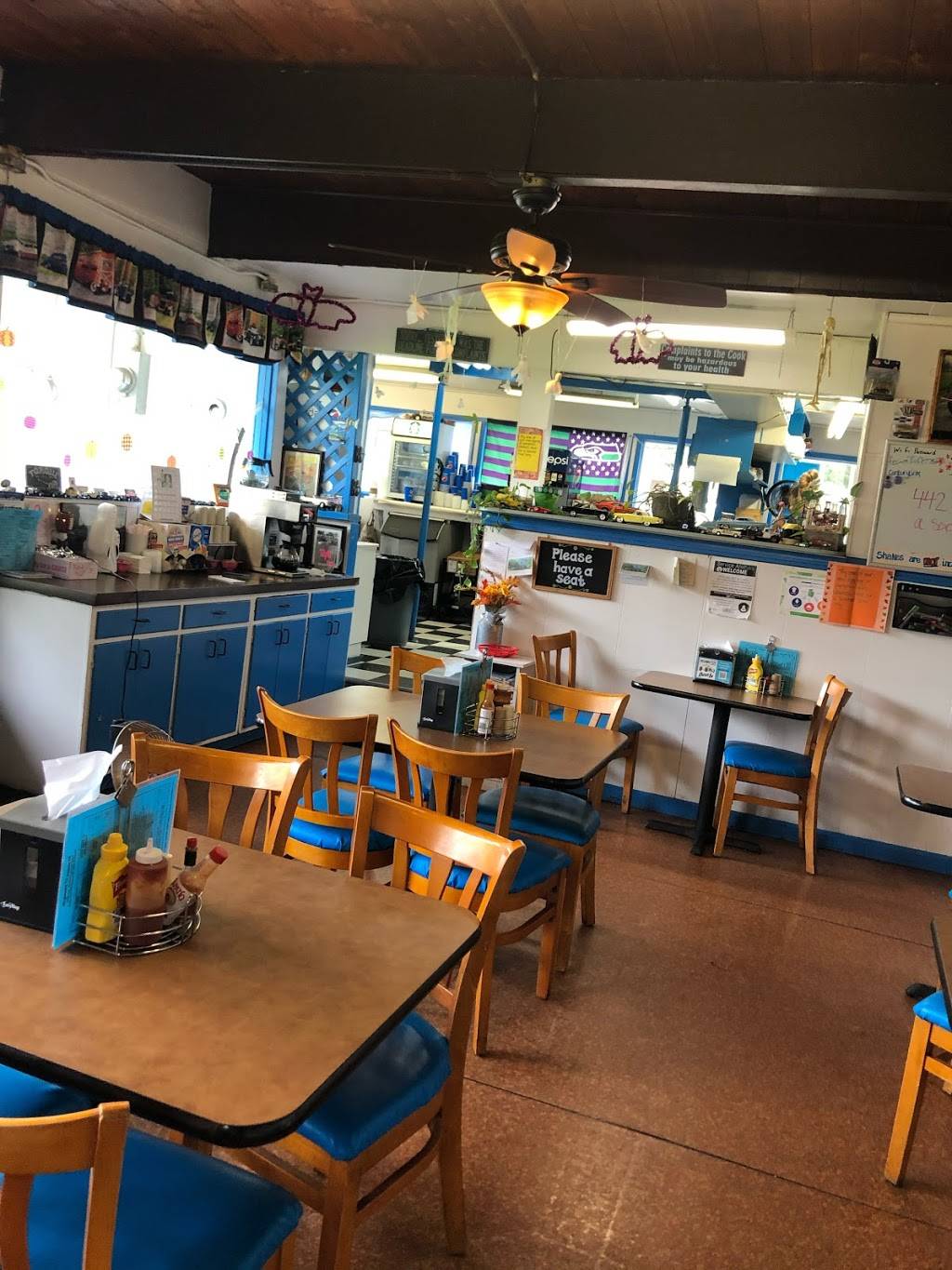 Highway 12 Drive-Inn | restaurant | 10220 US-12, Rochester, WA 98579, USA | 3602737549 OR +1 360-273-7549