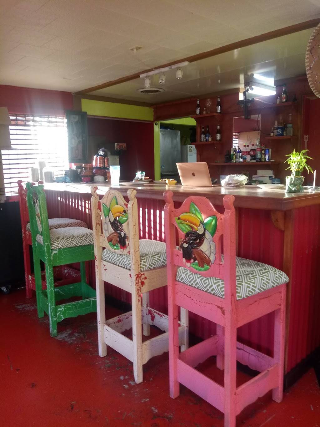 Medinas | restaurant | 302 W St John St, Girard, KS 66743, USA | 6207246364 OR +1 620-724-6364