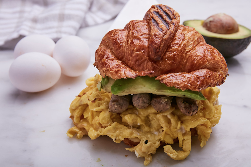 Om Nom Organics | restaurant | 10250 Constellation Blvd, Los Angeles, CA 90067, USA | 2016187809 OR +1 201-618-7809