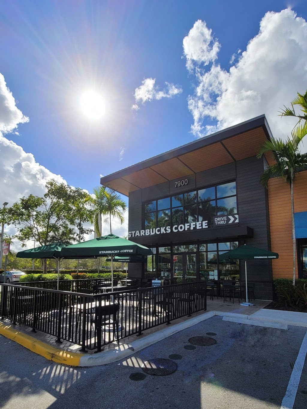 Starbucks | cafe | 7900 W Sunrise Blvd suite a, Plantation, FL 33322, USA | 7867788818 OR +1 786-778-8818