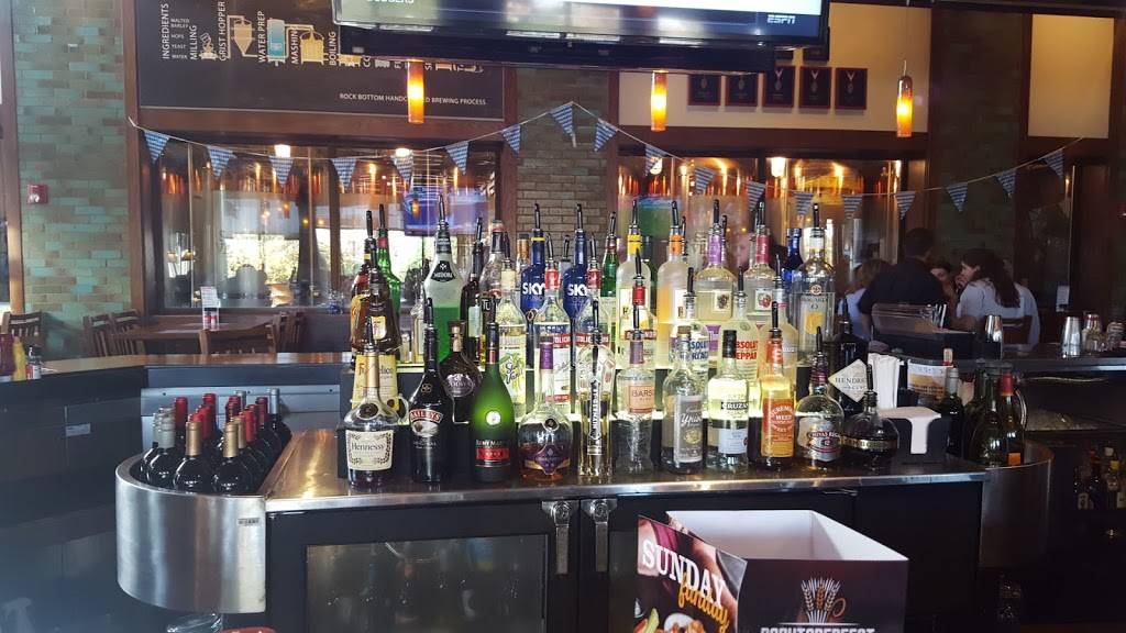 Rock Bottom Restaurant & Brewery | restaurant | 94 Yorktown Center, Lombard, IL 60148, USA | 6304241550 OR +1 630-424-1550