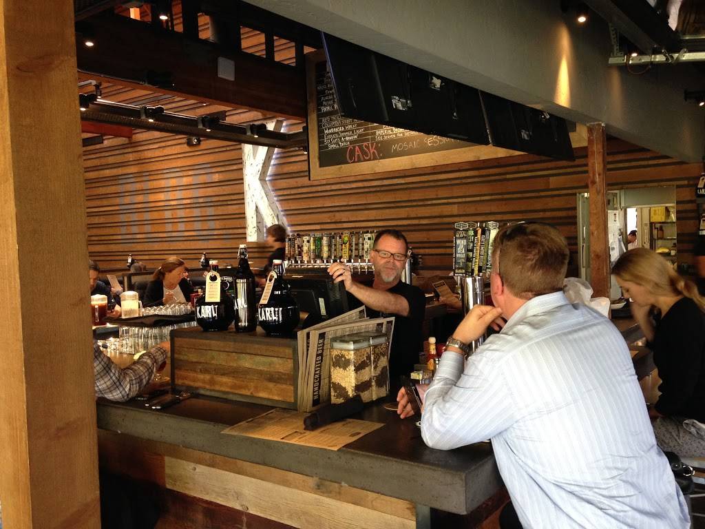 Karl Strauss Brewing Company | restaurant | 9675 Scranton Rd, San Diego, CA 92121, USA | 8585872739 OR +1 858-587-2739