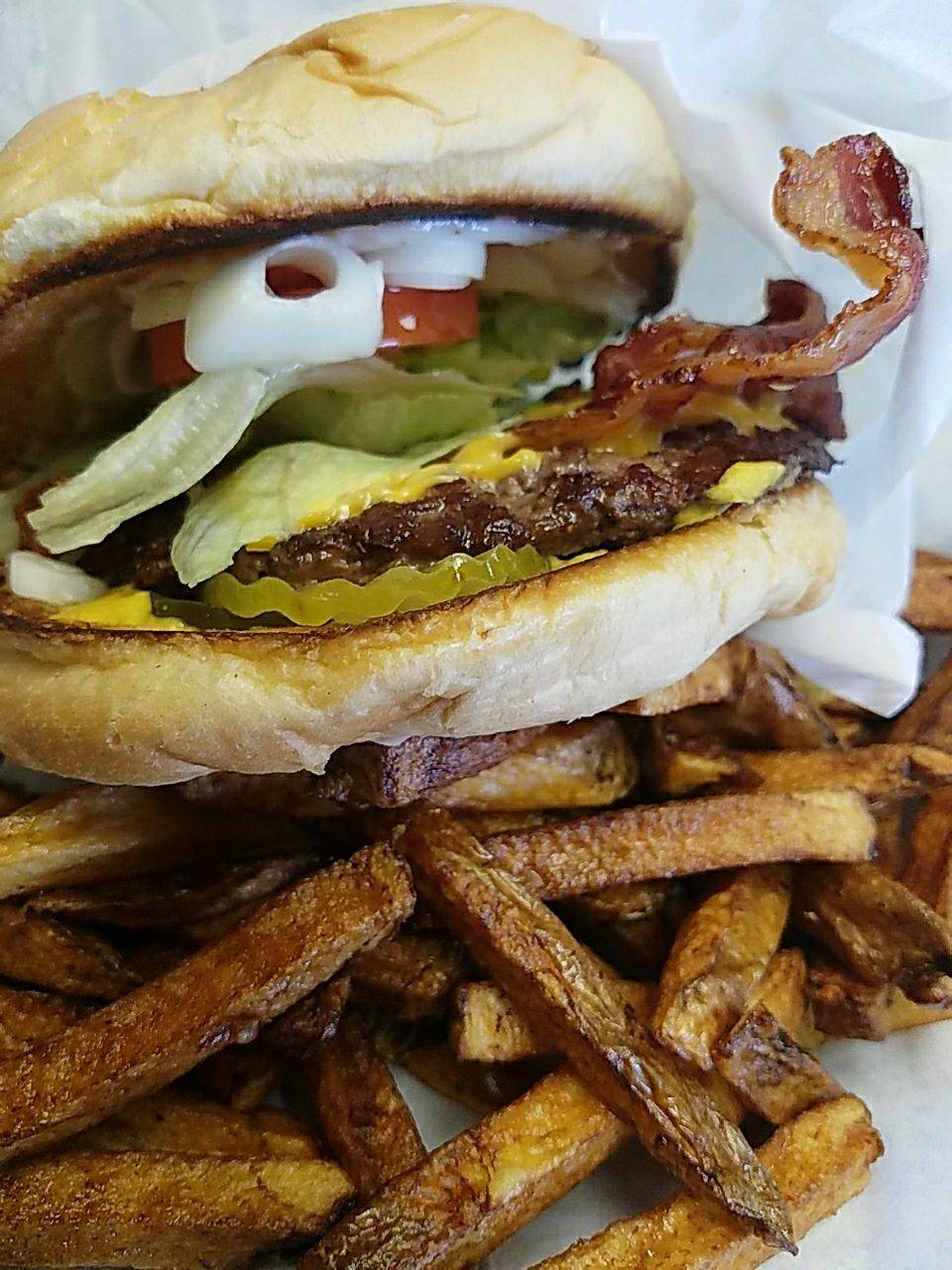 Cliffs Old Fashioned Hamburgers | restaurant | 1822 Fountain View Dr, Houston, TX 77057, USA | 7137804010 OR +1 713-780-4010