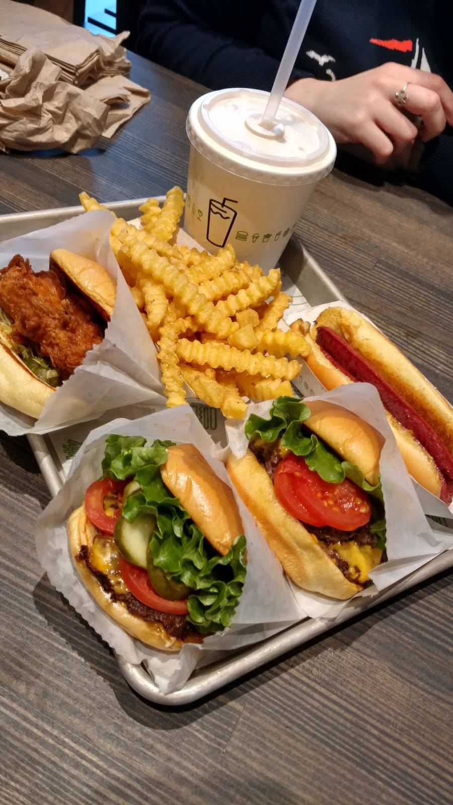 Shake Shack | restaurant | 90-15 Queens Blvd space 1069, Elmhurst, NY 11373, USA | 3472250190 OR +1 347-225-0190