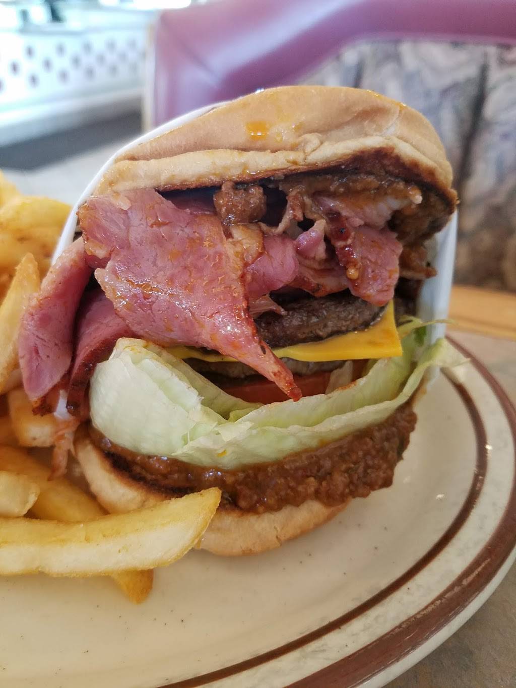 Toms Burgers 27 | restaurant | 37959 47th St E, Palmdale, CA 93552, USA | 6615332777 OR +1 661-533-2777