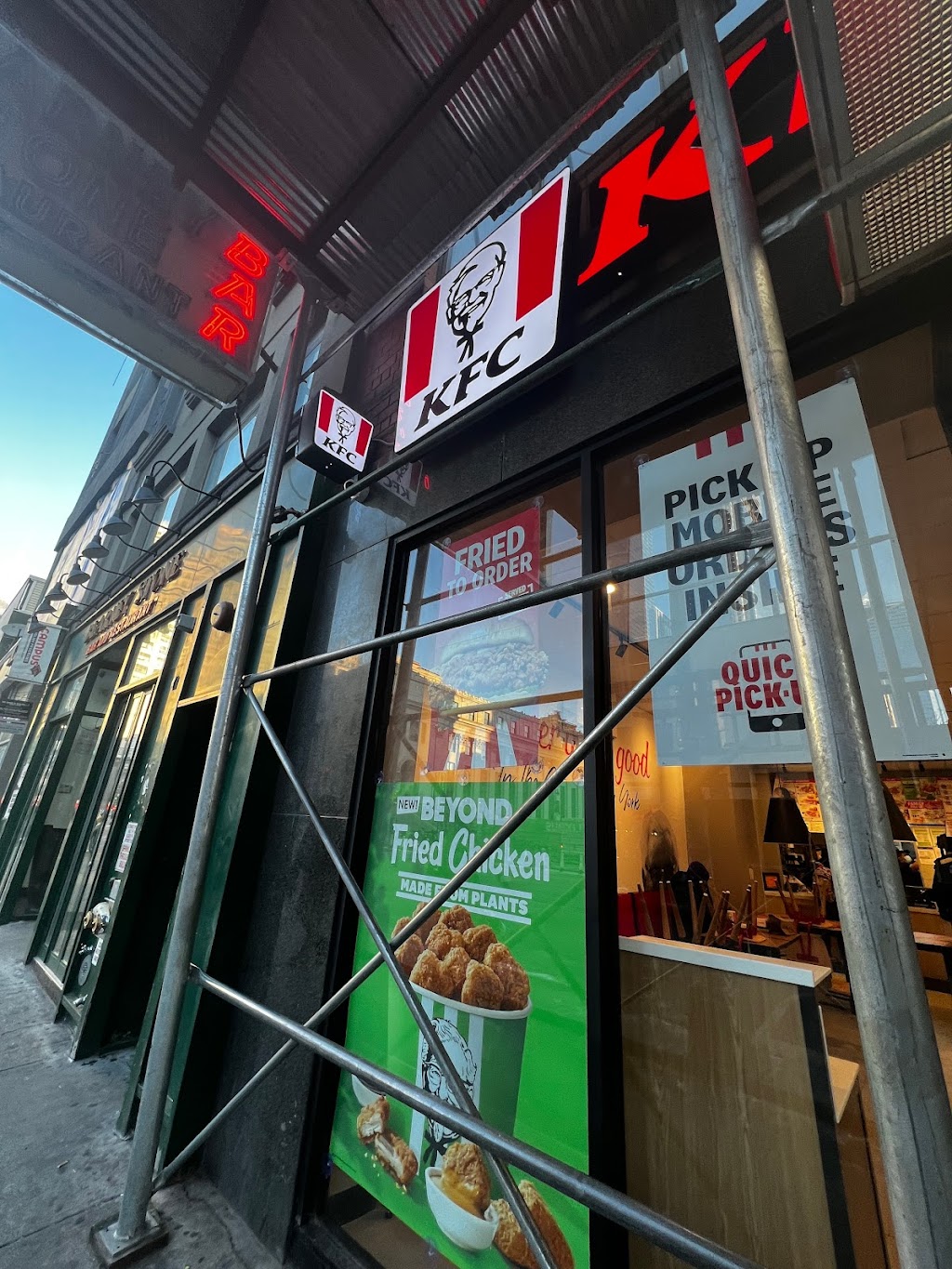 KFC | restaurant | 408 8th Ave, New York, NY 10001, USA | 3323458424 OR +1 332-345-8424
