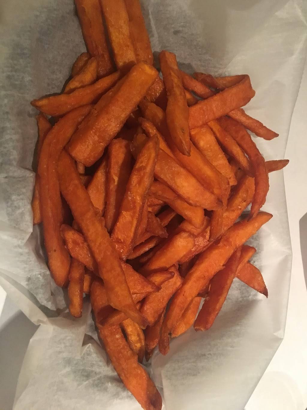 Holly Crab | restaurant | 16 Merrimack St, Lowell, MA 01852, USA | 9783237879 OR +1 978-323-7879