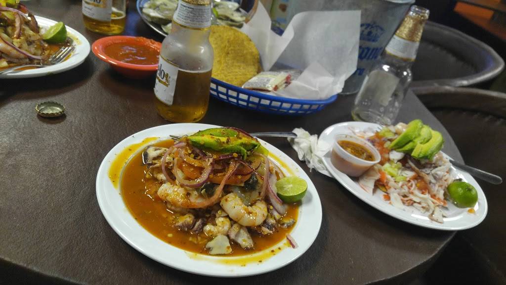 Mariscos Las Cazuelitas | restaurant | 300 Oak St, Bakersfield, CA 93304, USA | 6613246142 OR +1 661-324-6142