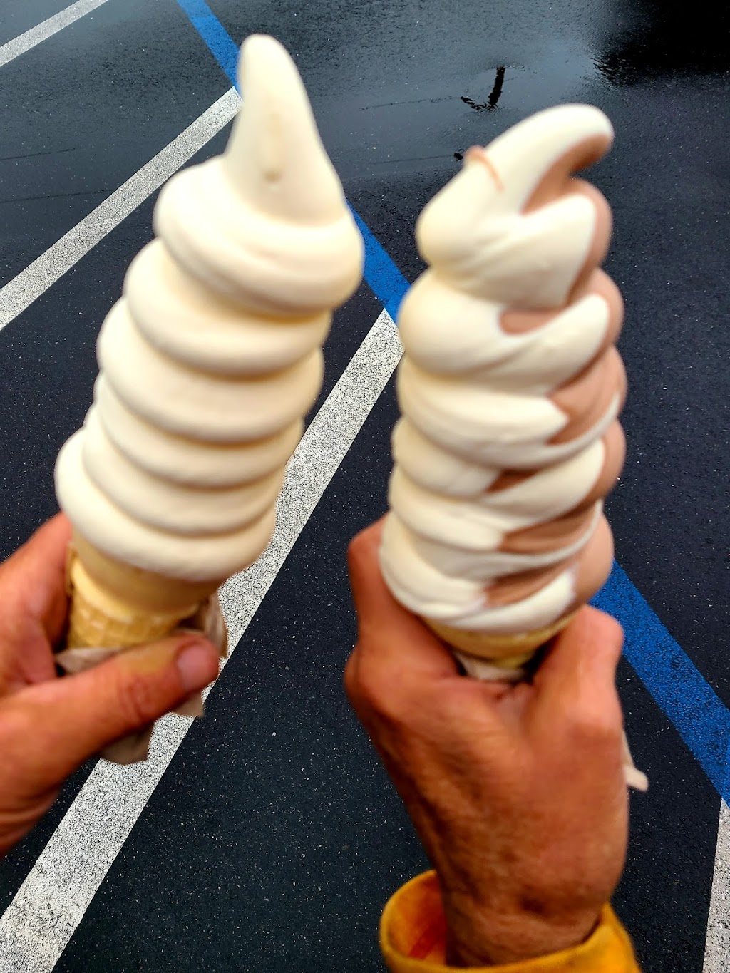 Fresh Freeze Drive-In | restaurant | 3023 F St, Eureka, CA 95501, USA | 7074426967 OR +1 707-442-6967