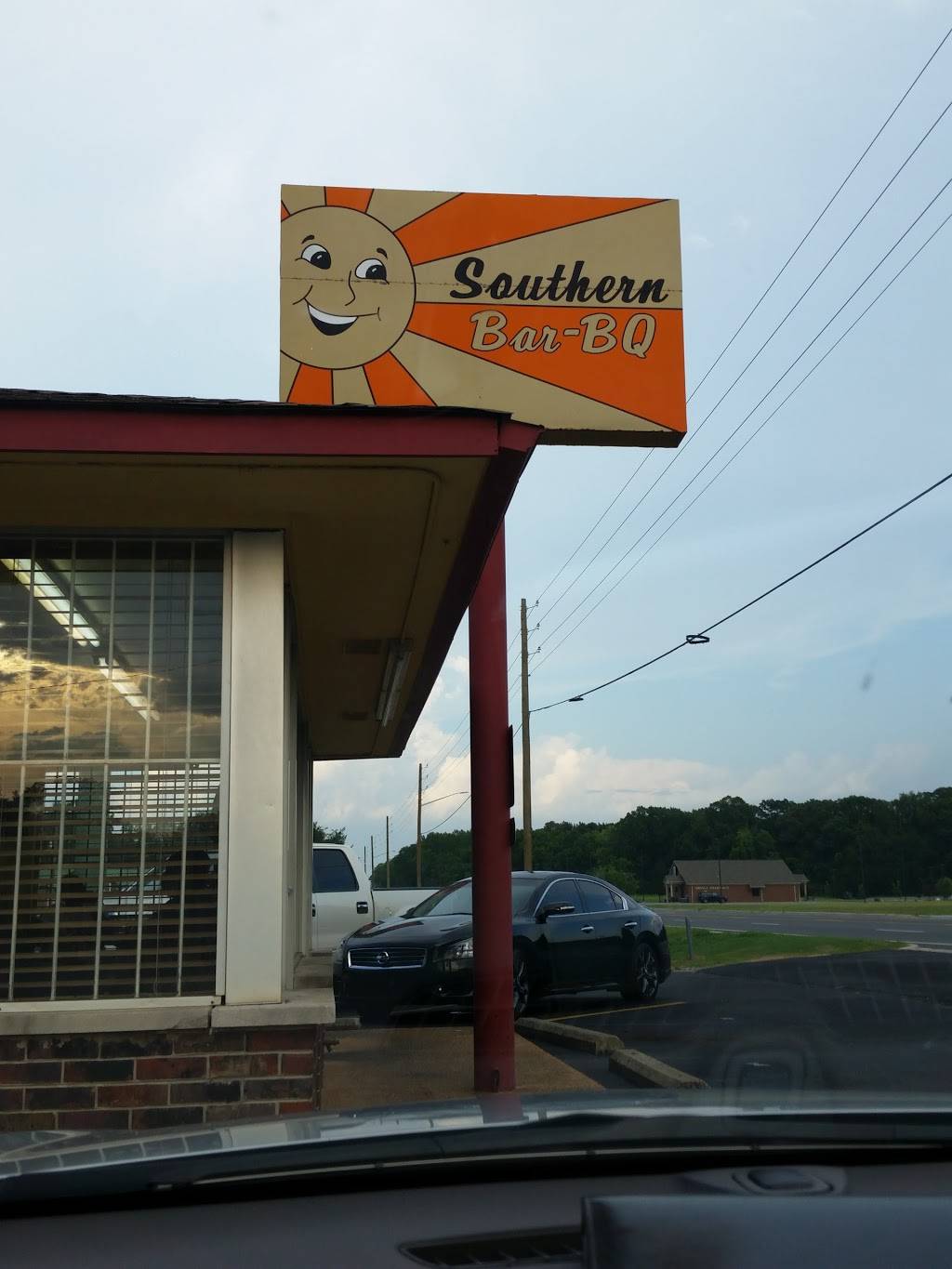 Southern Bar-B-Q | restaurant | 425 Avalon Ave, Sheffield, AL 35660, USA | 2563813517 OR +1 256-381-3517