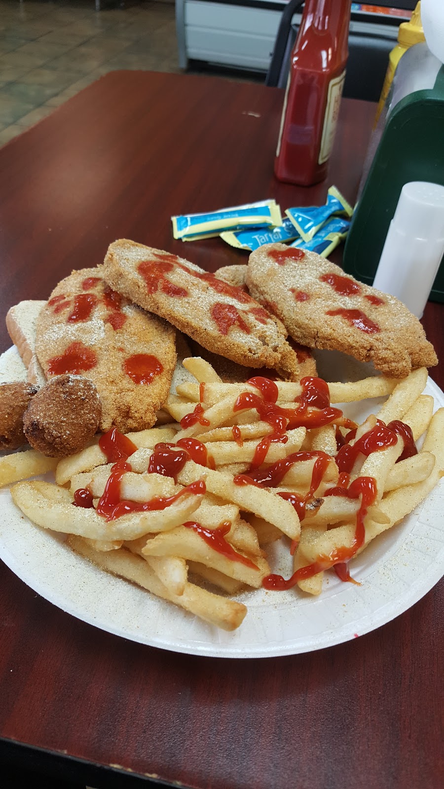 Shark’s Fish & Chicken | restaurant | 4207 E Kiehl Ave, Sherwood, AR 72120, USA | 5018333500 OR +1 501-833-3500