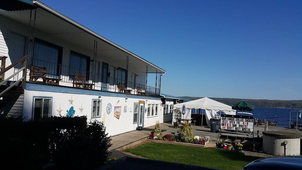 The Showboat Motel & Restaurant | restaurant | 3434 Plum Point Rd S, Himrod, NY 14842, USA | 6072437434 OR +1 607-243-7434