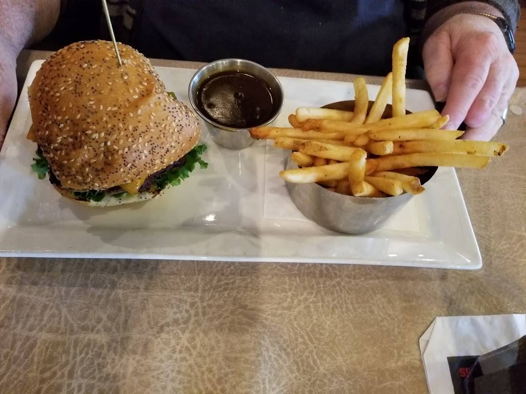 Shoeless Joes Sports Grill | restaurant | 17 McPherson Dr, Napanee, ON K7R 3L1, Canada | 6133545558 OR +1 613-354-5558