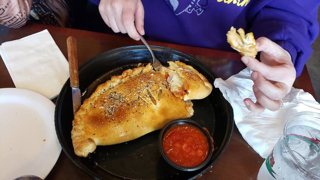 Rosatis Pizza | restaurant | 1907 Market Way, Watertown, WI 53094, USA | 9202614222 OR +1 920-261-4222